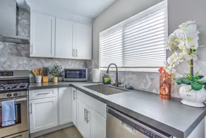 New Contemporary 3 Bedroom w/ Patio close to DTLA - Image 4