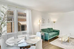 3BD Home Mins from Airport | Free Wi-Fi + Parking - Image 2