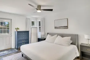 3BD Home Mins from Airport | Free Wi-Fi + Parking - Image 3