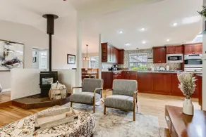 Spacious 4-bedroom home with outdoor deck - Image 2