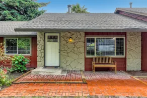 Spacious 4-bedroom home with outdoor deck - Image 4