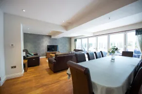 Luxury 6 bedroom house with parking - Northwood - Image 3