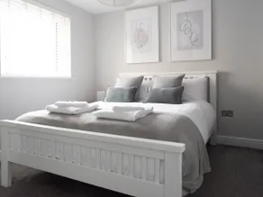 Stylish 1 Bedroom Apartment-ground Floor - Image 2