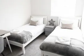 Stylish 1 Bedroom Apartment-ground Floor - Image 3
