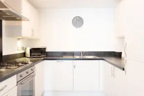 Stylish 1 Bedroom Apartment-ground Floor - Image 4