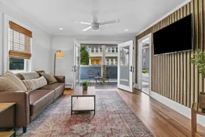 Renovated Water Haus ⎥+8 beds ⎥Historic Waterfront - Image 2