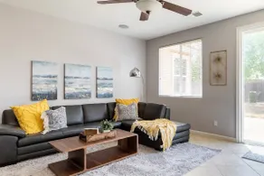 Cozy Elegance: Single-Story Retreat - Image 2