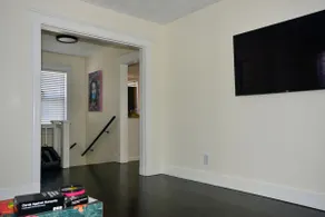 Modern Three Bedroom Condo - Boston - Image 5