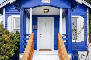Little Blue House, walk downtown, views of Sound - Image 3