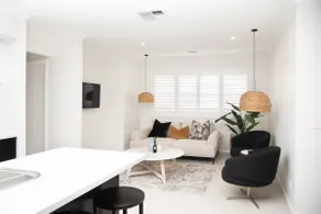 Lake Mulwala family retreat w BBQ & golf views - Image 3