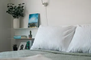 Grey Green Studio Apartment - Image 3