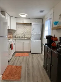 Cozy 1-bedroom house in quiet Lansing neighborhood - Image 3
