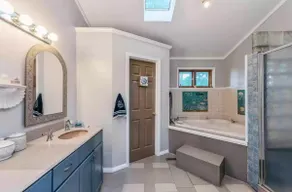 Spacious 4 BR House With Loft.  Short Walk To The Beach! - Image 4