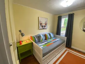 Sunny, fresh, well-appointed, whimsical, cottage-style across from Copeyon Park! - Image 4