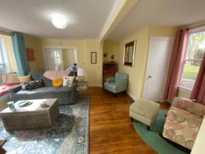 Sunny, fresh, well-appointed, whimsical, cottage-style across from Copeyon Park! - Image 5