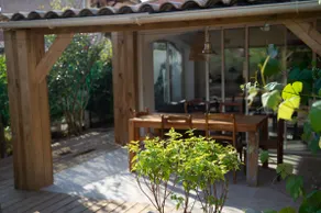 Beach house with a garden - Image 4