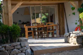 Beach house with a garden - Image 3