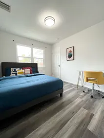 Mid-century 1 Bedroom house with attached garage - Image 2