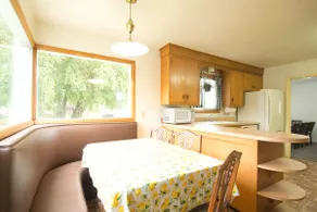 Spacious 5BR 2BA Home - Fenced Yard, BBQ, Fire Pit - Image 3