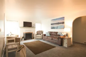 Spacious 5BR 2BA Home - Fenced Yard, BBQ, Fire Pit - Image 5