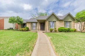 Cozy, Stylish, Mid Century Modern 3/2 in Allen. - Image 2