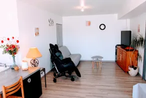 Le 16 BIS air-conditioned apartment PMR Vouneuil s/s Biard - Image 4