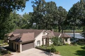 Serene, well-appointed waterfront retreat - Image 3