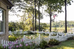 Serene, well-appointed waterfront retreat - Image 5