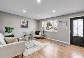 Private Hot Tub, Pool Table, Home Theatre! - Image 2