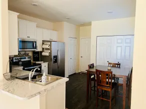 Private Suite! Mins from JAX airport - Image 3