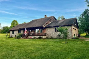 Spacious Stone & Cedar Lodge - pool, sauna, hot tub, bikes, fire pit, EVcharger. - Image 2