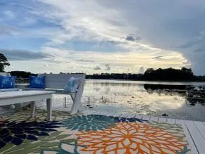Relaxing Lakefront Cottage - Image 3