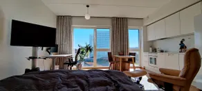 Queen bed, free parking, remote work - Image 4