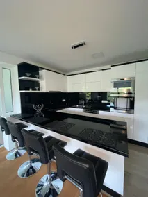 Beautiful garden apartment with carport and terrace! - Image 3