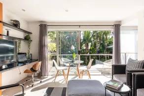 Modern studio apartment with solar - Image 5