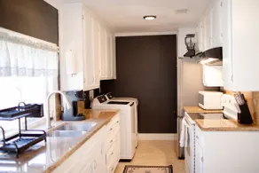 Comfy & Beautiful Modern Mojave Desert Condo - Image 4