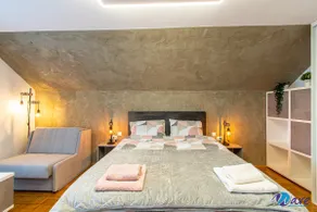 Newly renovated, two-bedroom apartment for up to 4 people. - Image 5