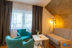 Newly renovated, two-bedroom apartment for up to 4 people. - Image 2