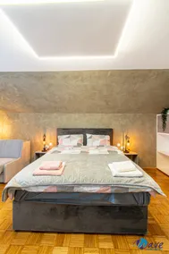 Newly renovated, two-bedroom apartment for up to 4 people. - Image 3