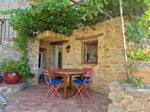 Apartment in a house with terrace - Image 3