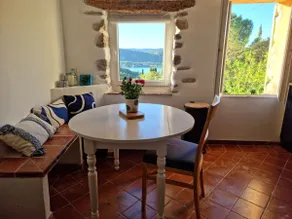 Apartment in a house with terrace - Image 4