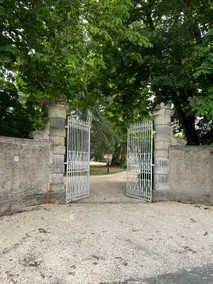 Charming studio at Château Leugny - Image 3
