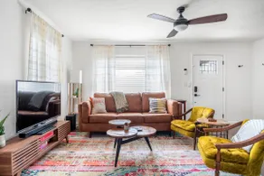 Central 1940s Bungalow Gem Mins to Downtown & UofA - Image 2