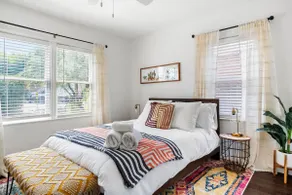 Central 1940s Bungalow Gem Mins to Downtown & UofA - Image 3