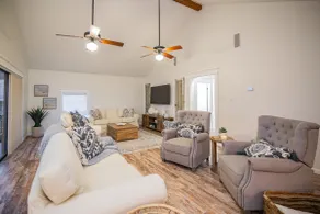 Fun Getaway Home: Close to Beach & Boat Dock - Image 4
