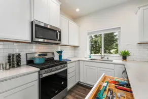 Your Getaway Awaits! 3-Bedroom Home In The Trees - Image 4