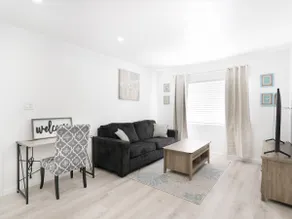 Remodeled 1 bedroom apartment 2 blocks to beach! - Image 3
