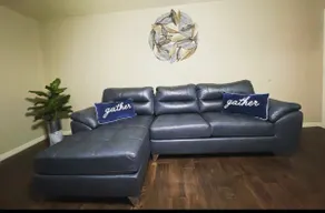 Gorgeous Spacious Condo with Free Parking Space - Image 3