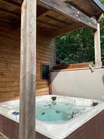 Cozy fern cottage with hot tub - Image 4