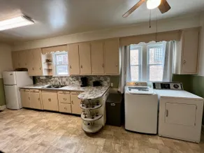 Lovely Downtown 2 Bedroom Apartment! - Image 3